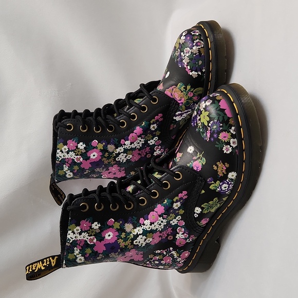 Dr. Martens 1460 Pascal Vintage Floral Leather Lace-up Black Boots (W Size 6) - Picture 2 of 12